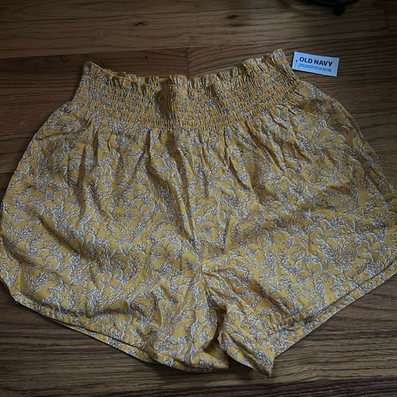 Old Navy High-Waisted Floral Sleep Shorts - Picture 5 of 9